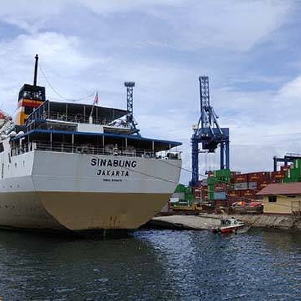 Kapal penumpang milik PT Pelni