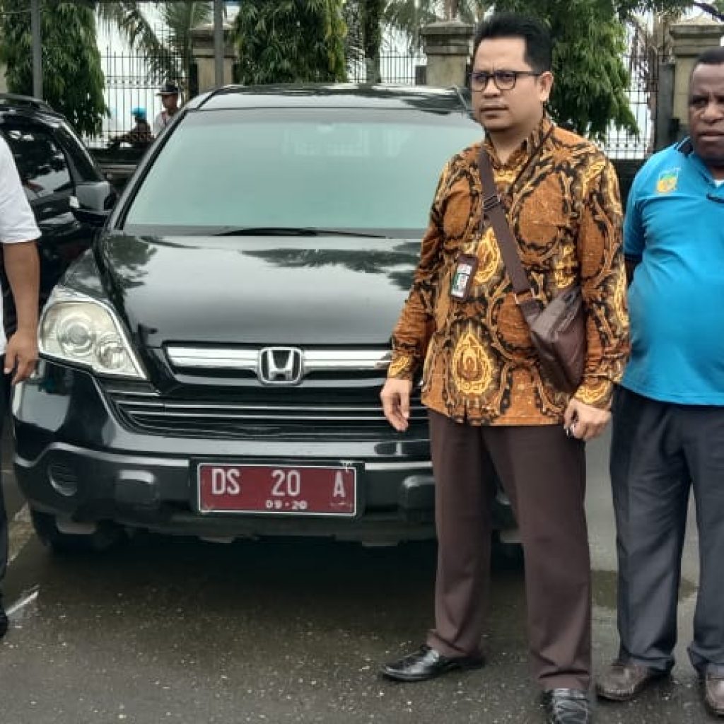Mobil Dinas