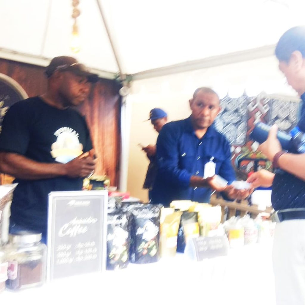 Stand binaan